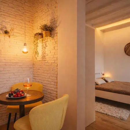 Little Urban Apartament *